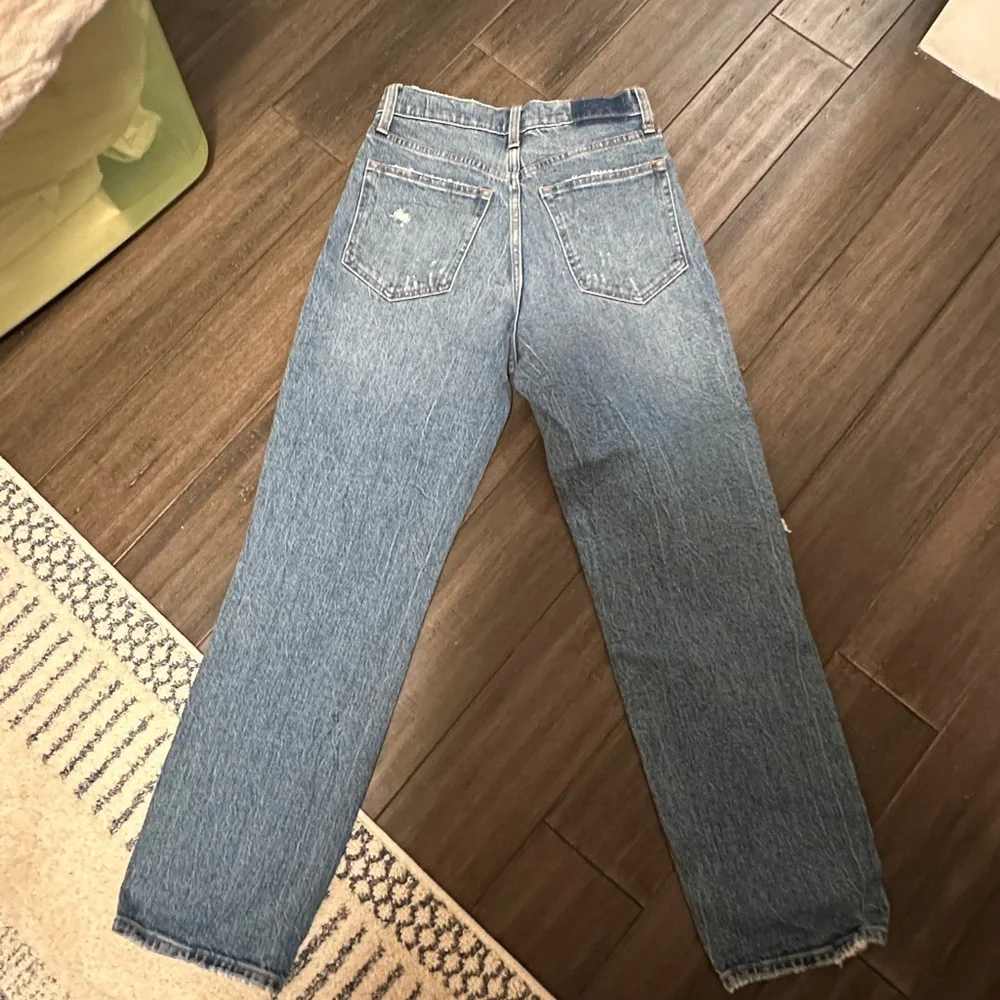 Abercrombie & Fitch Women's 90s Straight Leg Jeans - Distressed Blue - Picture 3 of 4